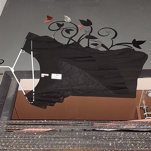 Size - Picture 1 of 2